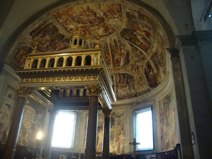 Pinturas dentro de la basílica de San Pietro