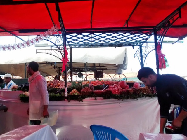 El local en el que cominos en el mercado de Marrakesh