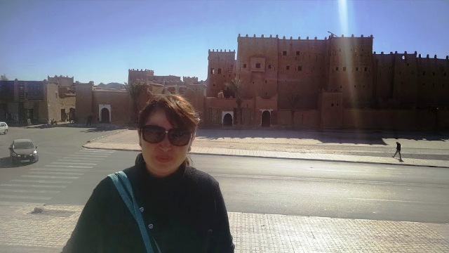Rox emocionada en el Castillo de Ouarzazate