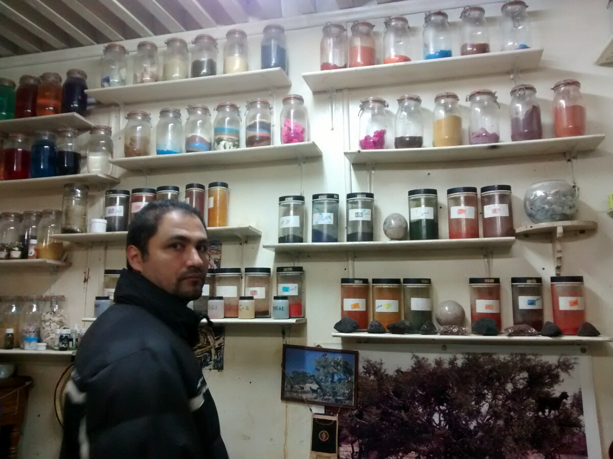 Geo en la farmacia naturista berbere