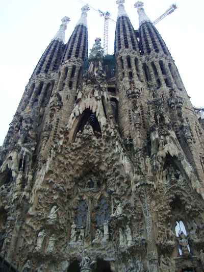 Fachada de la Sagrada Familia en Barcelona