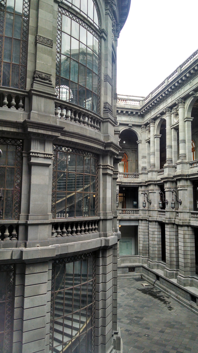 Patio interior del Museo Nacional de Arte