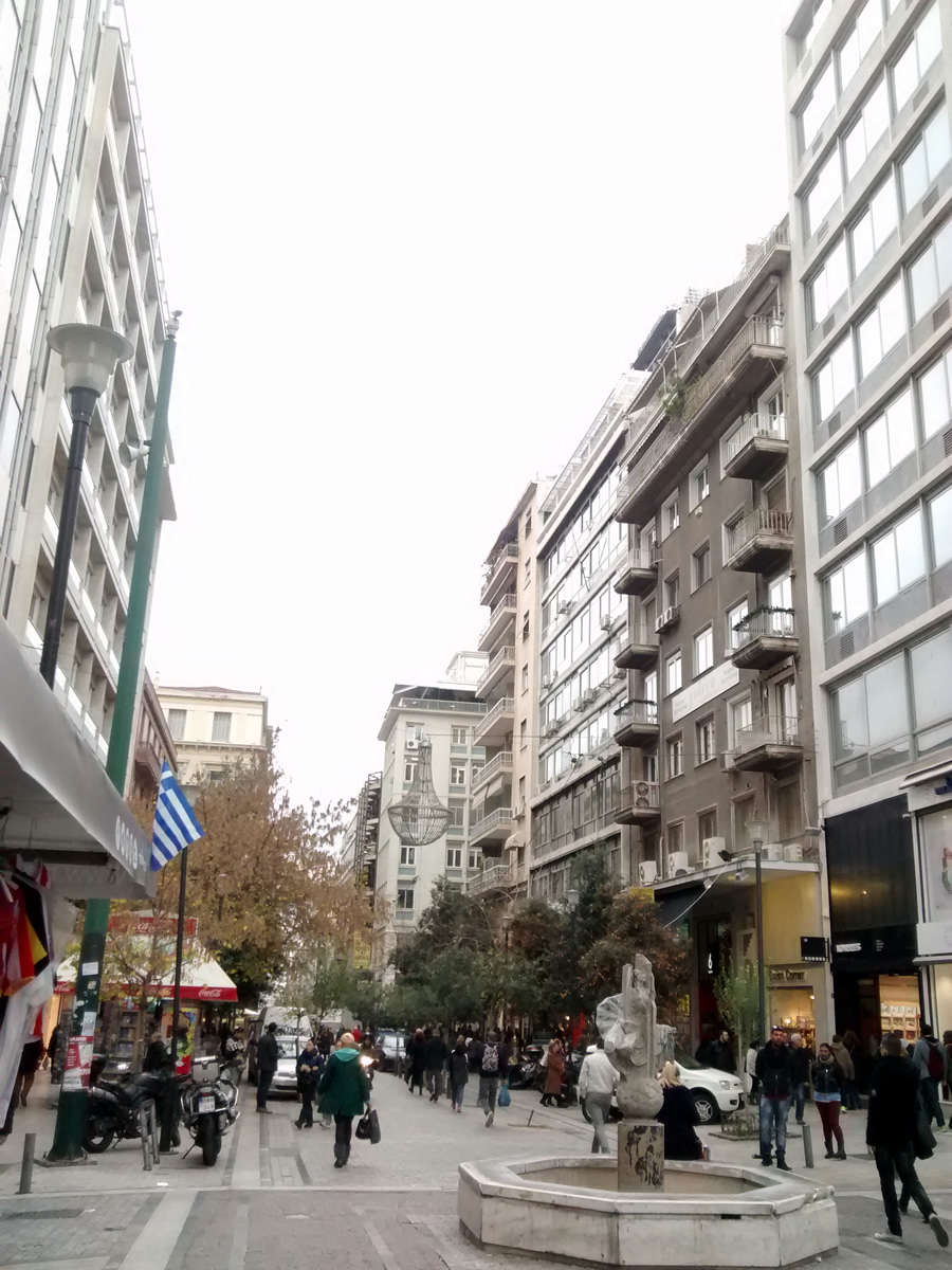 Paseando por la calle Ermou de Atenas