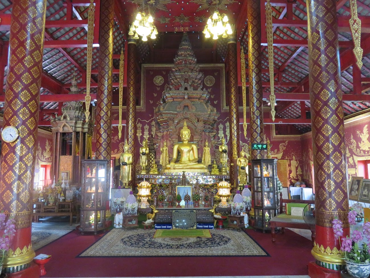 Típico interior de un templo budista